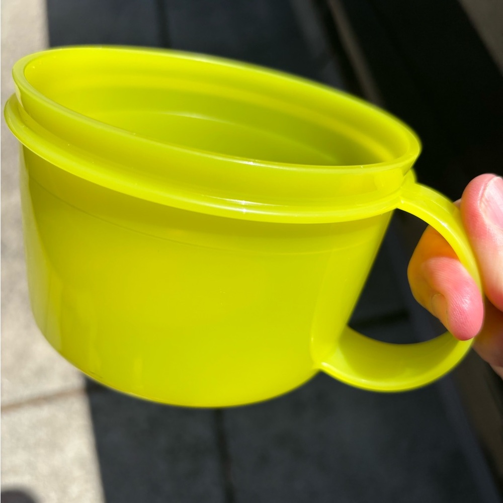 TUPPERWARE SOUP BOWL